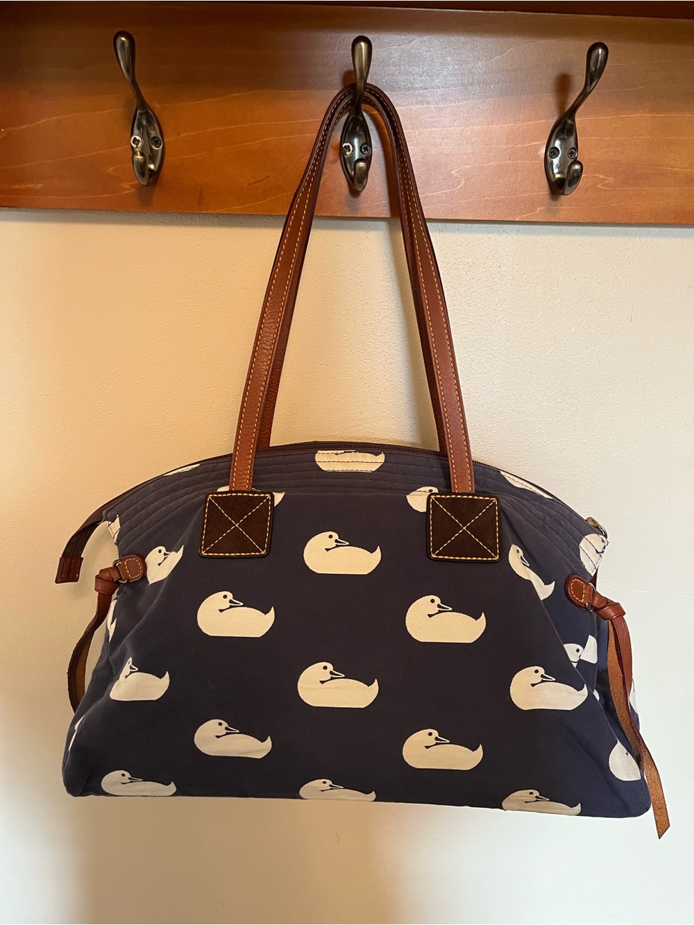 Vintage Downey & Burke Navy Duck-Print Tote Bag with Brown Leather Handles - Picture 3 of 6